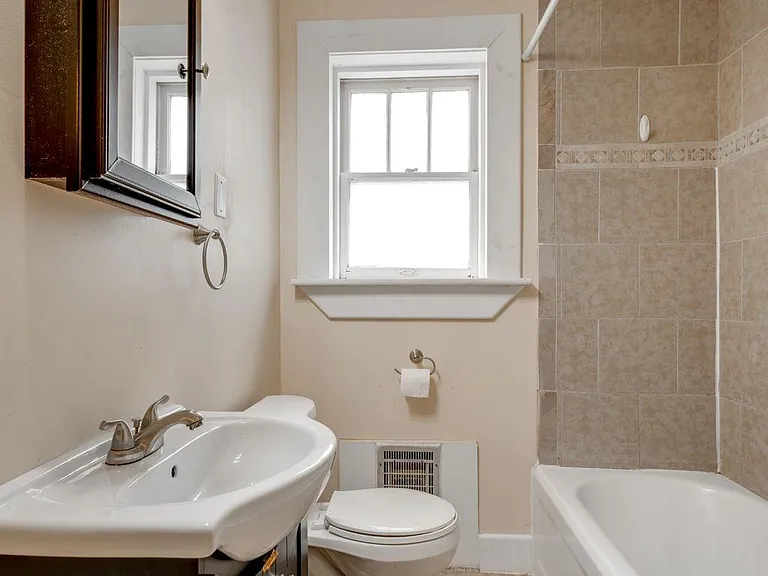 710 Forest Ave #1 — Photo 17