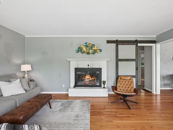 5th image of 1032 Laurel St