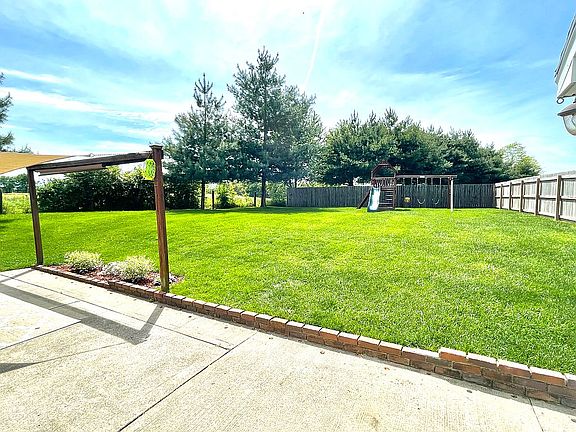 5th image of 3973 Winthrop Dr
