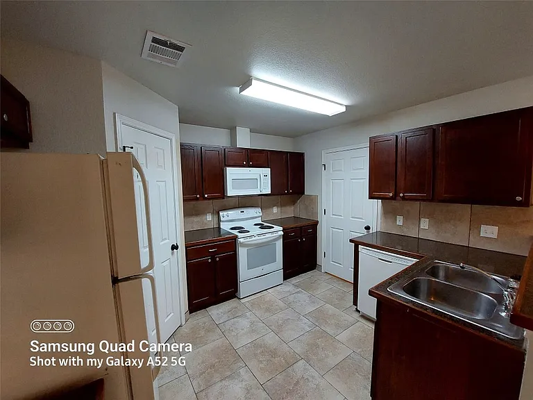 2503 Oak Ln — Photo 12