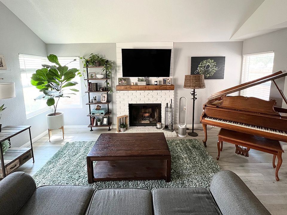 Living Room with gas fireplace