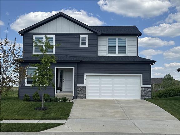 3rd image of 20779 Emerald St
