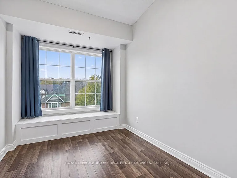 1820 Walkers Line #403 — Photo 21