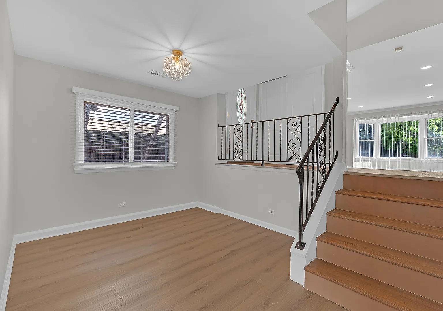 3 bed, 1300 sqft, $2,950 — Photo 2