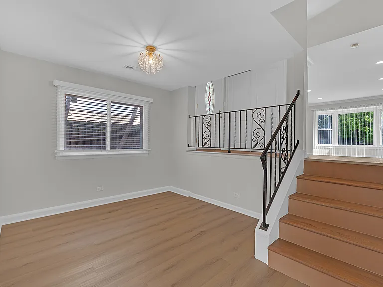 1132 Brighton Pl — Photo 2