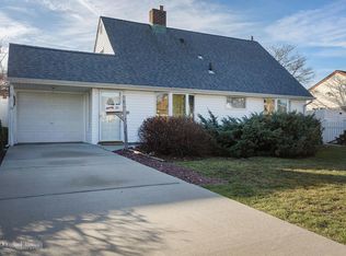 11 Shepherd Ln, Levittown, NY 11756