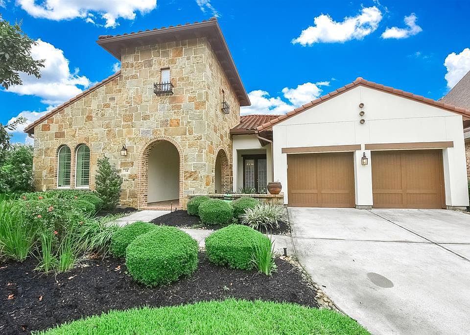 1st image of 34 Woodglade Way