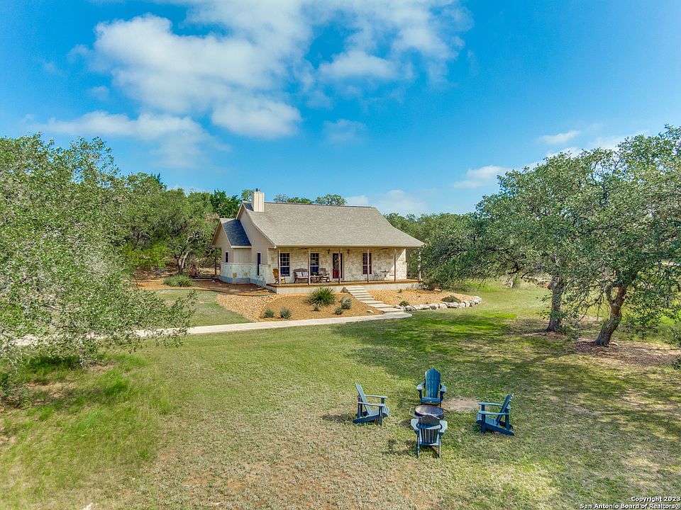 1st image of 160 TWIN CANYON DR
