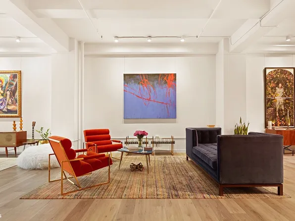 241 W 36th St Front 2, Manhattan, NY 10018