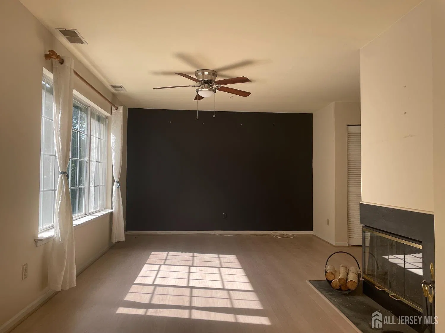2 bed, 2.0 bath, 1083 sqft, $3,000 — Photo 2