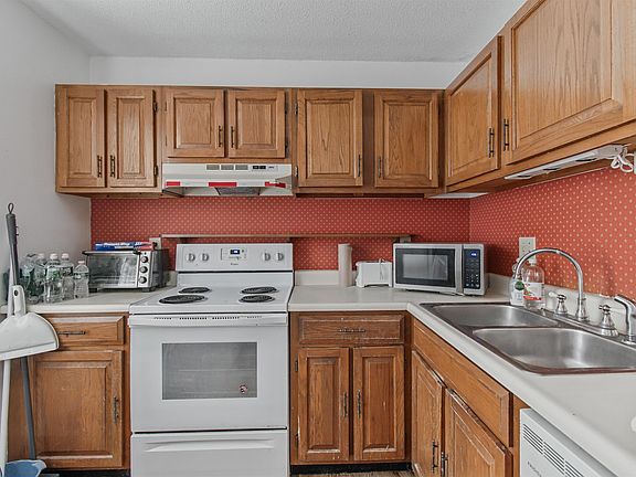 3rd image of 30 Hayes Avenue