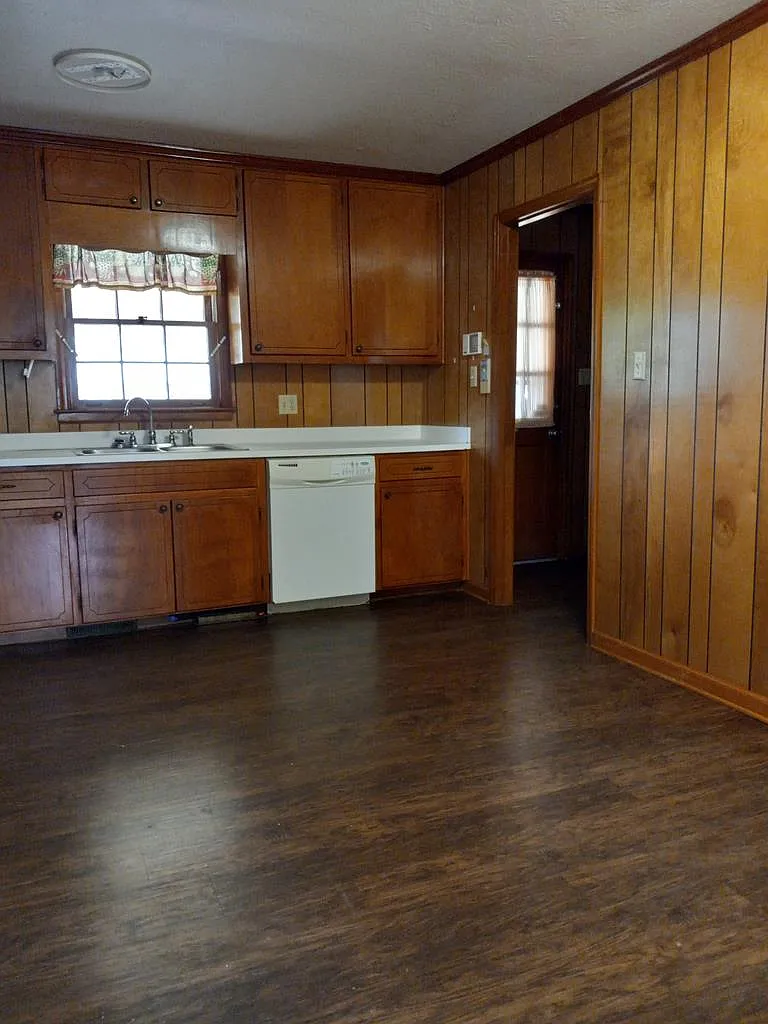 3 bed, 1630 sqft, $1,800 — Photo 4