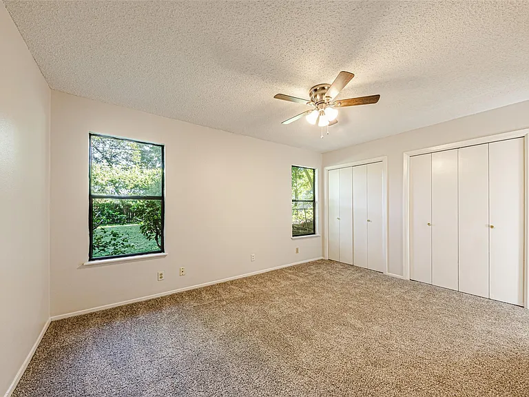 7000 Whispering Oaks Dr — Photo 8