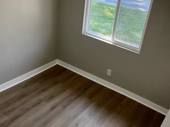 2711 E 9th St, Des Moines, IA 50316