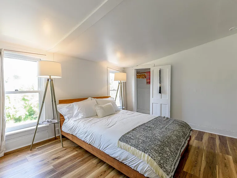 Queen bed