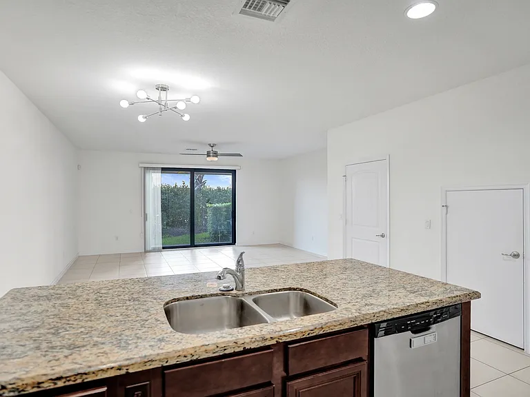 4234 N Dixie Hwy #122 — Photo 7