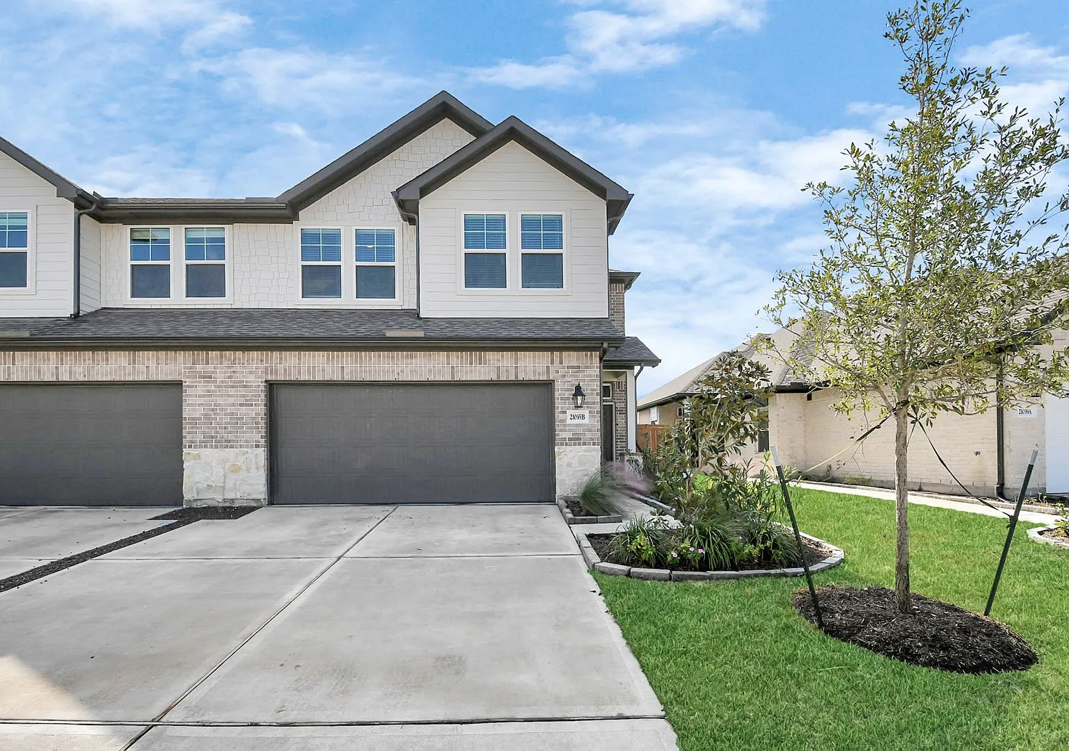 Welcome to the Sage Spacious Style, Effortless Elegance. — Photo 3
