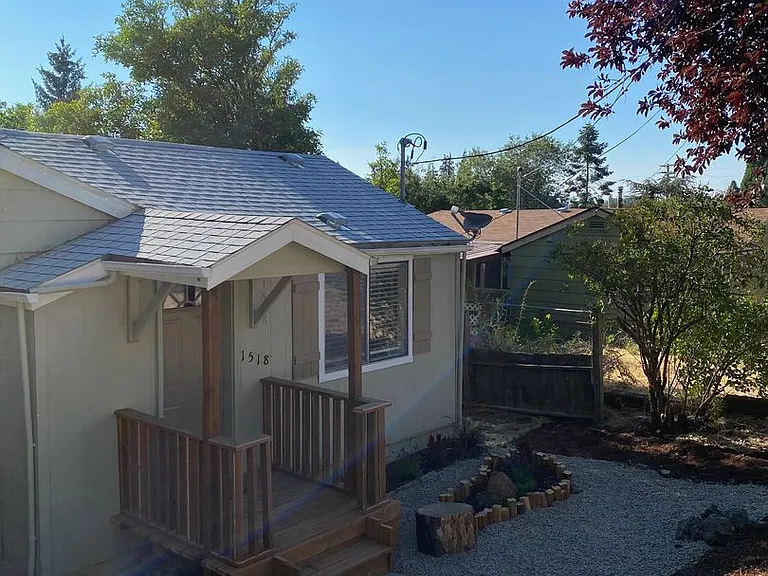 1518 Siskiyou St — Photo 16