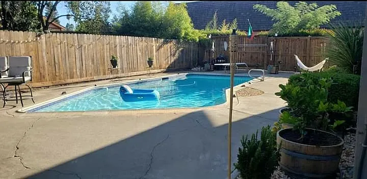 La Riviera Dr — Photo 15