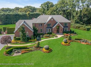 9 Boxwood Ter, Holmdel, NJ 07733