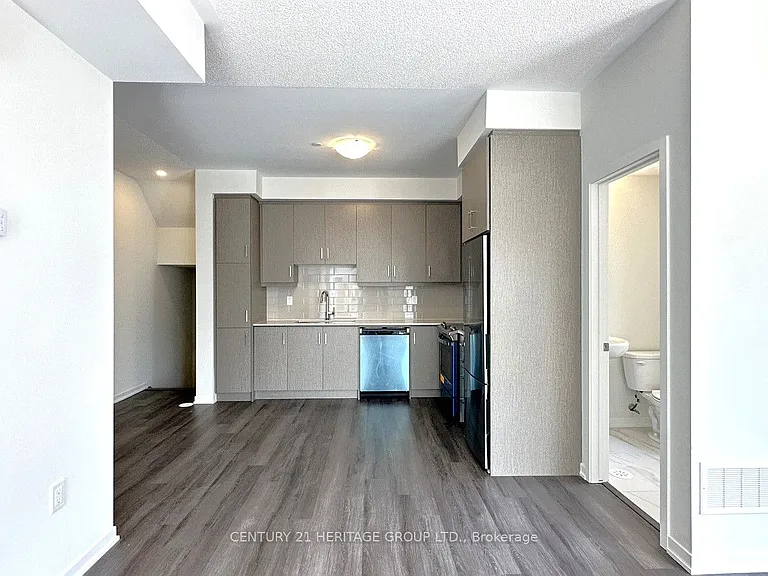 121 Honeycrisp Cres #Townhouse 243 — Photo 9