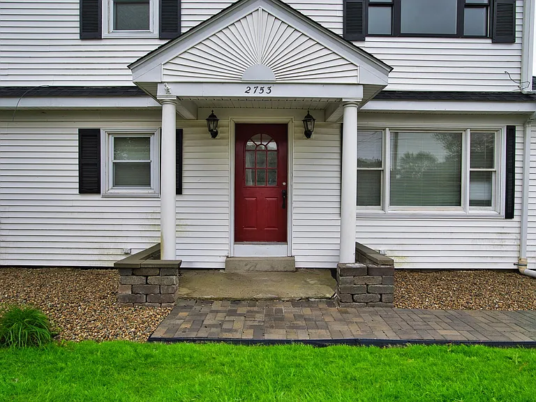 2753 Pleasant St #1 — Photo 2