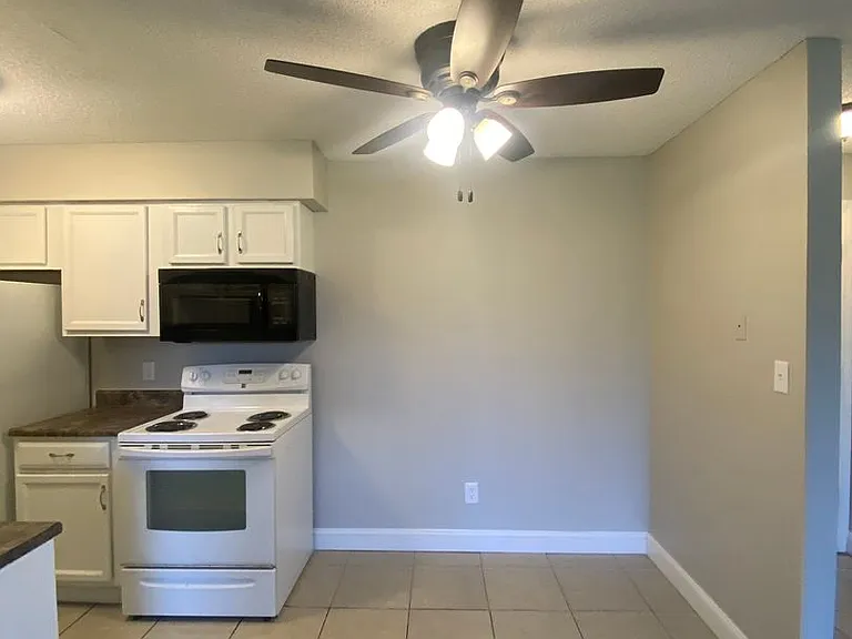 Parkview Apartments — Photo 5