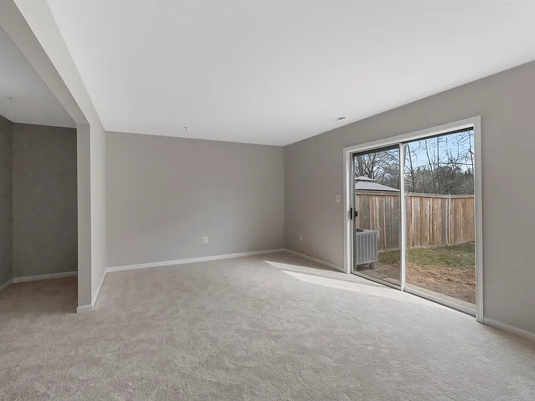 946 Monet Dr — Photo 6