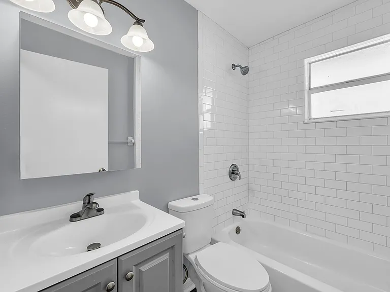 1565 W 28th St #A — Photo 15