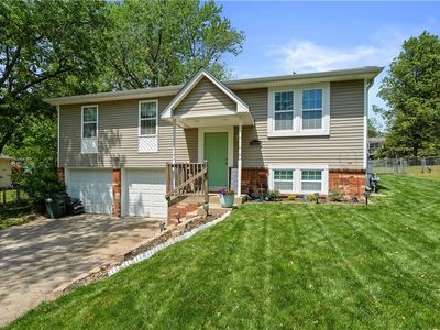 5009 NW Pennington Ln, Blue Springs, MO, 64015
