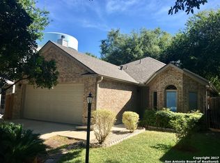 18 Pembroke Ln, San Antonio, TX 78240