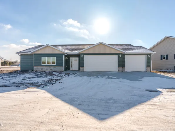 1233 Empire Cir, Bismarck, ND 58504