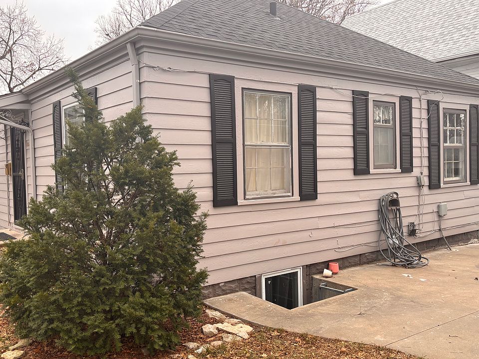1st image of 2945 L St #1