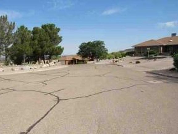 Exterior Neighborhood (street photo)