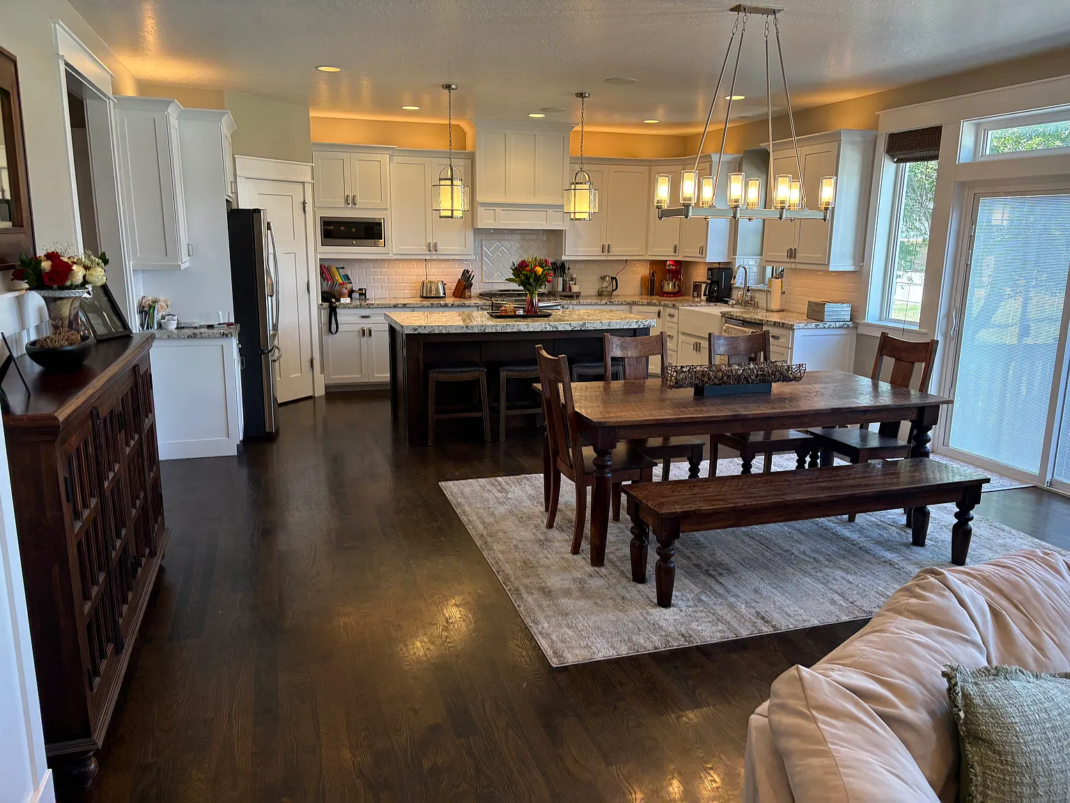 6 bed, 5.5 bath, 5400 sqft, $5,250 — Photo 4