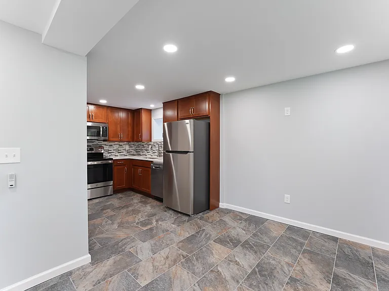 425 E Maple St #2 — Photo 6