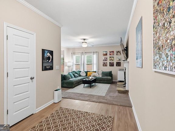 4th image of 216 Eva Way NE