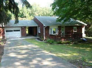 1708 Brodhead Rd, Coraopolis, PA 15108