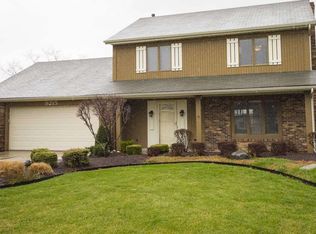 9215 Woodridge Dr, New Haven, IN 46774