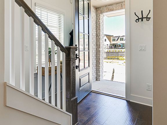 3rd image of 1719 Shadow Green Dr