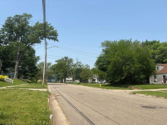 4th image of 175 Battle Creek Ave