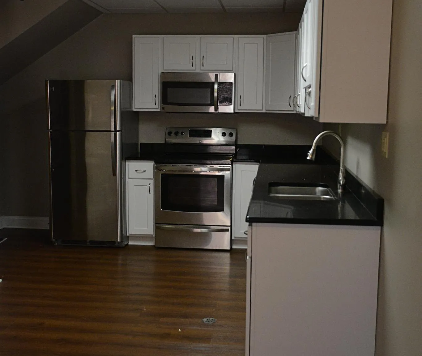 3 bed, 100 sqft, $1,950 — Photo 3