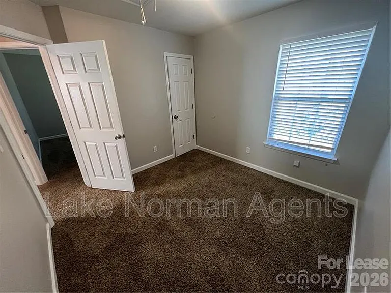 909 Rucker Cliff Dr — Photo 10