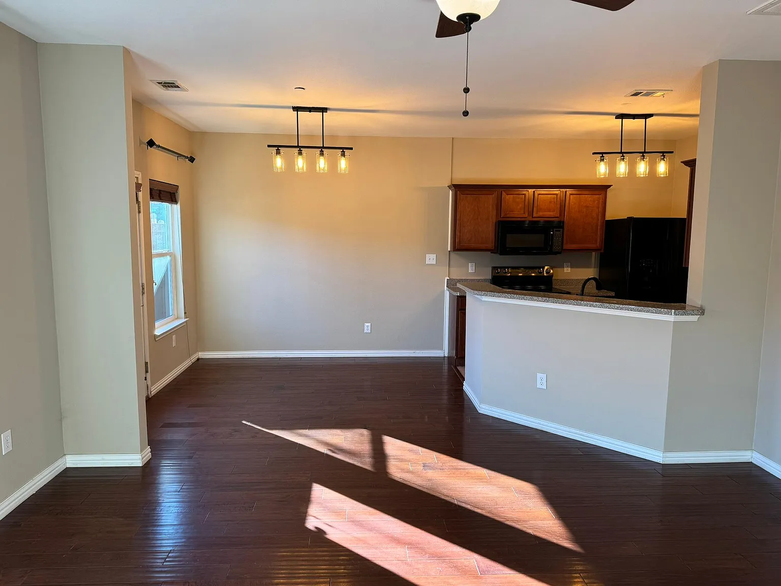 2 bed, 2.5 bath, 1549 sqft, $2,500 — Photo 3