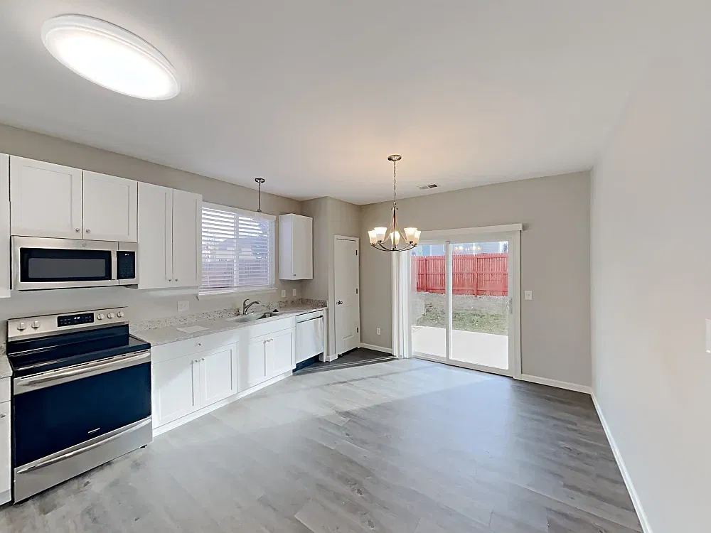 3 bed, 1.5 bath, 1040 sqft, $2,000 — Photo 3