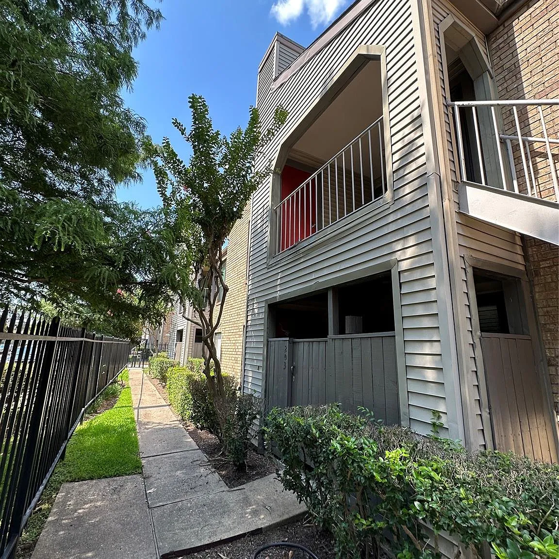 1 bed, 1.0 bath, 797 sqft, $1,150 — Photo 1