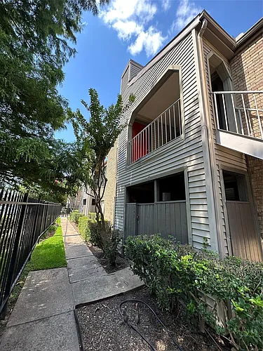 2025 Augusta Dr Photo 1