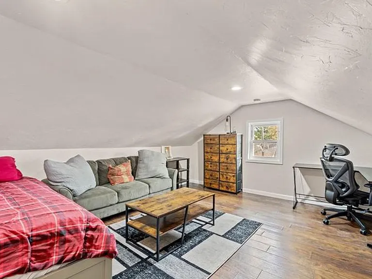 145 Oliver Ave — Photo 16