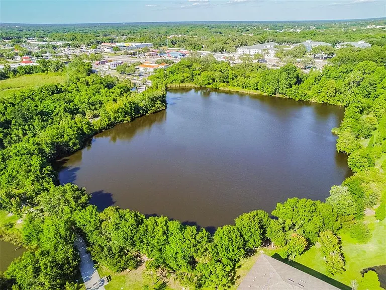 10687 Lake Montauk Dr — Photo 40