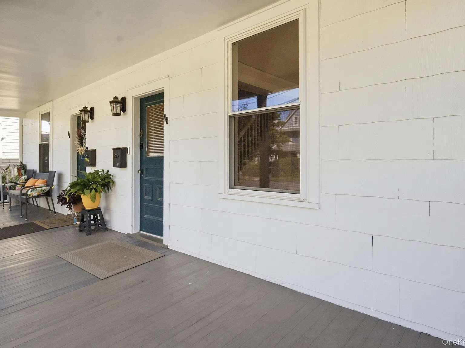 3 bed, 1.0 bath, 1400 sqft, $3,700 — Photo 2